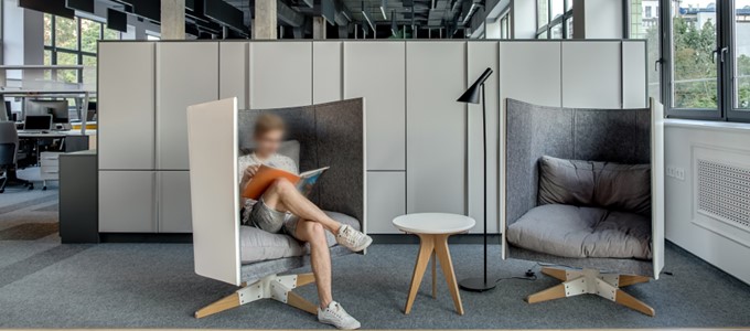 przestrzeń biurowa w stylu korporacyjnym