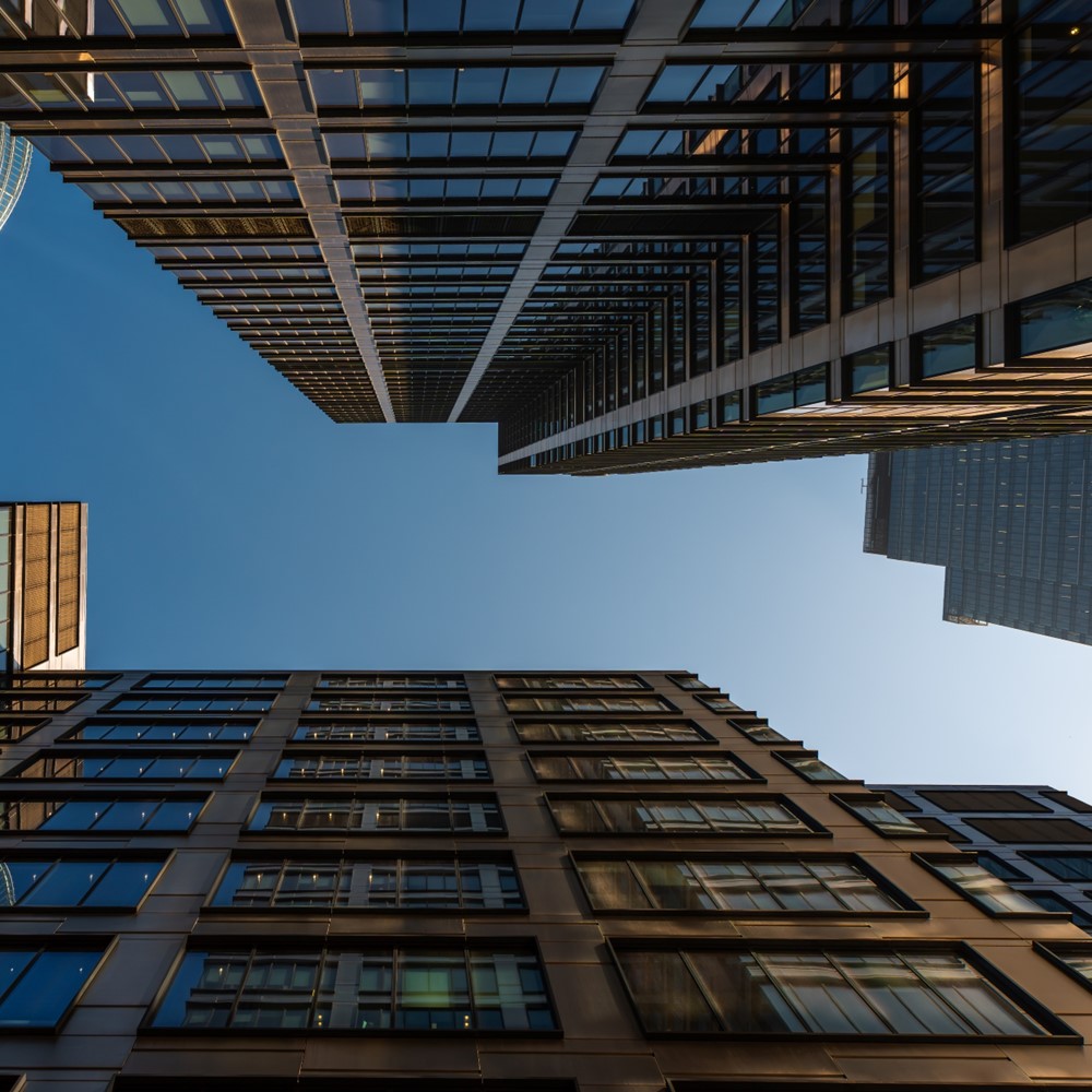 Międzynarodowe inwestycje a rozwój rynku wynajmu biur w Polsce – wpływ globalnego kapitału